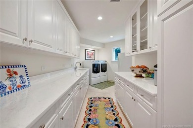This elegant Sailfish Point estate is ideally positioned on the - photo 38