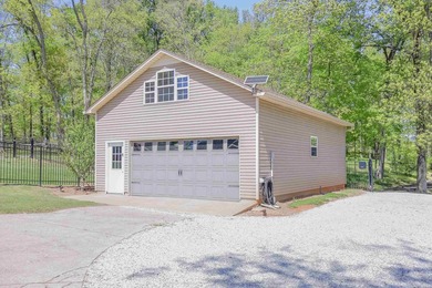 Lake life doesn't get better than this. Situated on the shores - photo 41