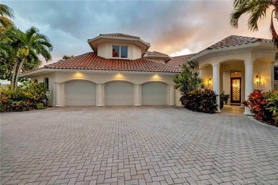 This elegant Sailfish Point estate is ideally positioned on the - photo 47