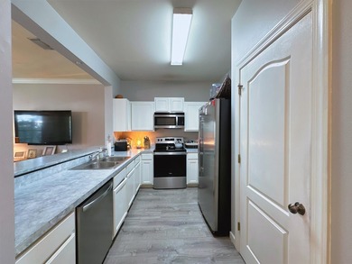 Located just off Main Street in Destin - this 3 bed, 2 bath - photo 16