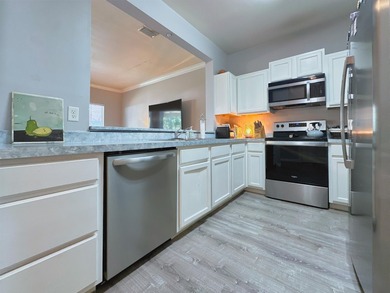 Located just off Main Street in Destin - this 3 bed, 2 bath - photo 17