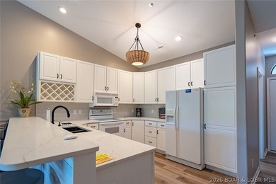 This top-floor Lazy Days condo shows like brand new and is being - photo 31