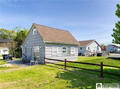 Here's your chance to jump on a rare opportunity in the lively - photo 7