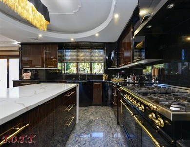 New to market the best house in Mill Basin must see to - photo 15