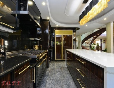New to market the best house in Mill Basin must see to - photo 16