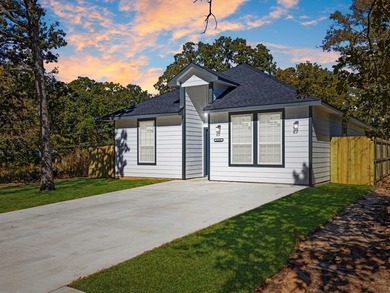 Cedar Creek Lake Home For Sale in Mabank Texas