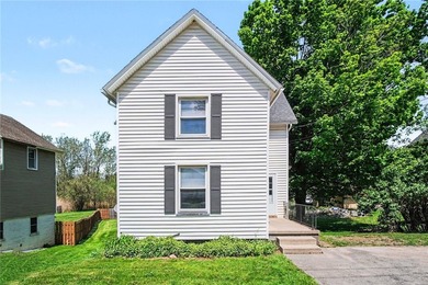 Turnkey investment opportunity or ideal owner-occupied duplex! - photo 3