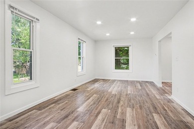 Turnkey investment opportunity or ideal owner-occupied duplex! - photo 10