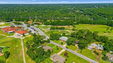 Wake each morning to peaceful golf course views and end your - photo 4