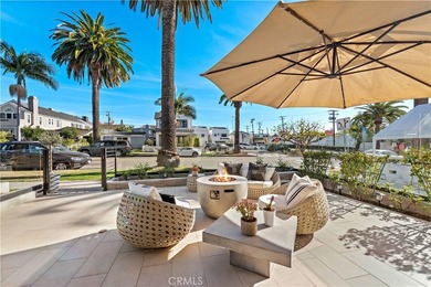 Located in the heart of Corona del Mar Village, this home - photo 11