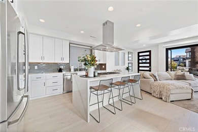 Located in the heart of Corona del Mar Village, this home - photo 23