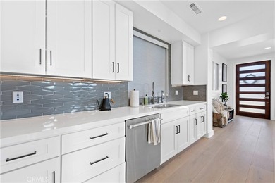 Located in the heart of Corona del Mar Village, this home - photo 25