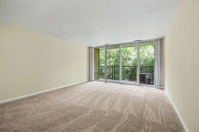 Welcome to Four Lakes! This well-maintained Birch model studio - photo 3