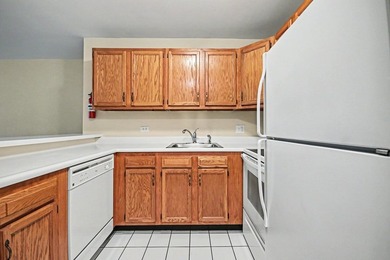 Welcome to Four Lakes! This well-maintained Birch model studio - photo 8