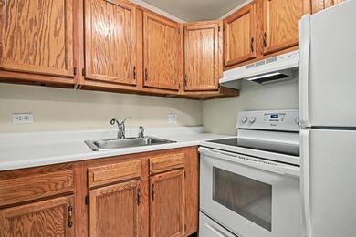 Welcome to Four Lakes! This well-maintained Birch model studio - photo 9