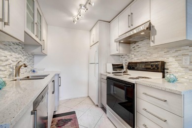 Lake Condo For Sale in Boca Raton, Florida