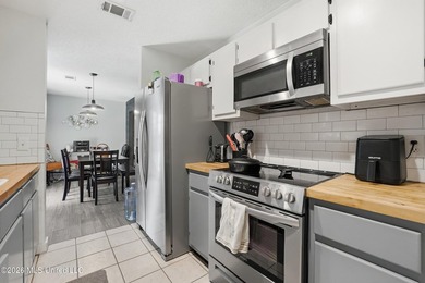 Welcome to your beautifully updated 3-bedroom, 2-bathroom home - photo 11