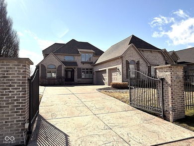 (private lake, pond, creek) Home Sale Pending in Indianapolis Indiana