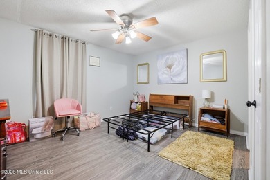 Welcome to your beautifully updated 3-bedroom, 2-bathroom home - photo 18
