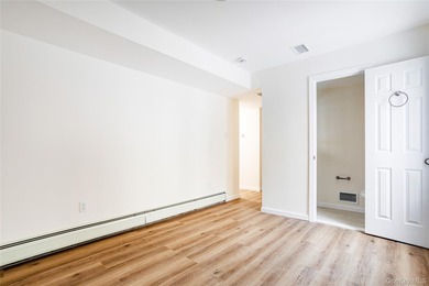 Move right into this three-bedroom, 2.5-bath townhouse with a - photo 11
