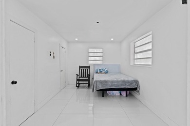 Discover this beautifully maintained 4-bedroom, 2-bathroom - photo 13