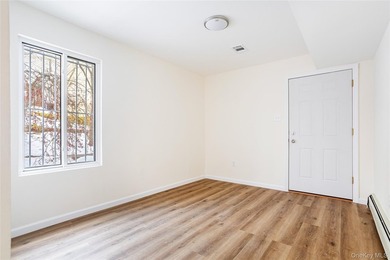 Move right into this three-bedroom, 2.5-bath townhouse with a - photo 14