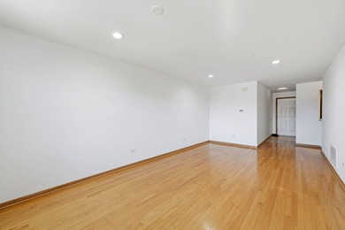 Beautifully maintained 2-bedroom + large den, 2 bath condo - photo 4