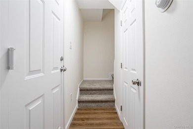 Move right into this three-bedroom, 2.5-bath townhouse with a - photo 16