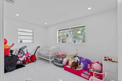 Discover this beautifully maintained 4-bedroom, 2-bathroom - photo 16