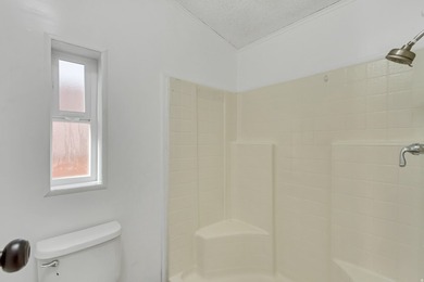Beautifully fully remodeled double-wide mobile home in a highly - photo 19