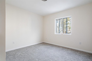 Move right into this three-bedroom, 2.5-bath townhouse with a - photo 22