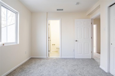 Move right into this three-bedroom, 2.5-bath townhouse with a - photo 24