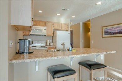 Turn-key 3 bedroom, 3 bathroom condo located in the desirable - photo 5
