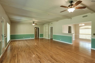 Spacious 3-bedroom, 2.5-bath home on a cul-de-sac near the - photo 5