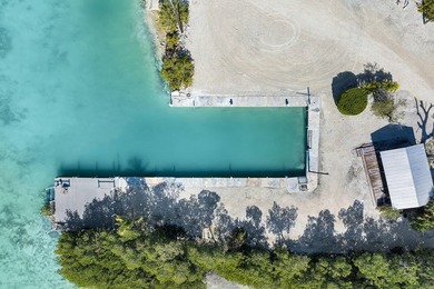 Rare, private island with white, sandy beach in the Florida Keys - photo 11