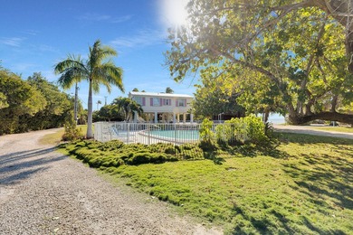 Rare, private island with white, sandy beach in the Florida Keys - photo 13
