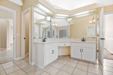 Awesome 3-bedroom, 3-bath pool home with a dedicated study in - photo 3