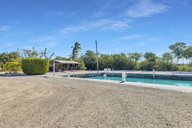 Rare, private island with white, sandy beach in the Florida Keys - photo 50