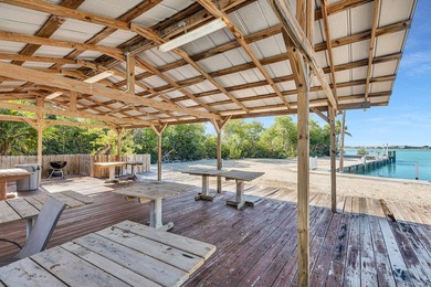 Rare, private island with white, sandy beach in the Florida Keys - photo 51