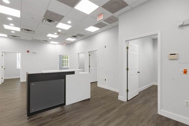** EIGHT BIG OFFICES WITH GREAT LOCATION, AWESOME OPEN-PLAN - photo 7