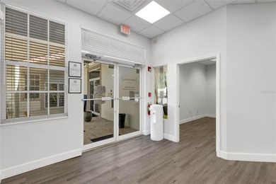 ** EIGHT BIG OFFICES WITH GREAT LOCATION, AWESOME OPEN-PLAN - photo 8