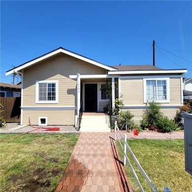 Quaint 2 Front units. The 3 bedroom back unit is a separate - photo 2
