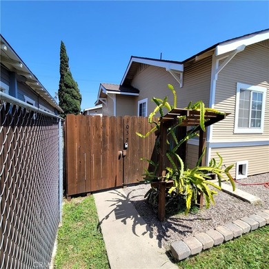 Quaint 2 Front units. The 3 bedroom back unit is a separate - photo 4