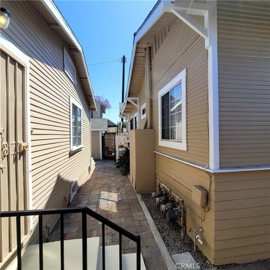 Quaint 2 Front units. The 3 bedroom back unit is a separate - photo 6