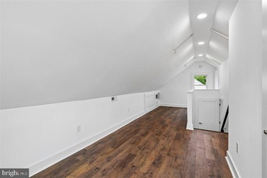 Welcome home to this thoughtfully redesigned home in Eastport - photo 33