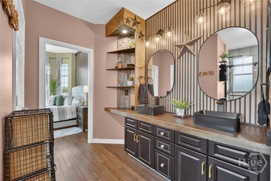 One-of-a-Kind Renovated 2BR/2.5BA 1559sqft Townhome Located in - photo 32