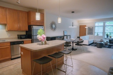 Welcome to Creekside in Edina, where upscale, maintenance-free - photo 4