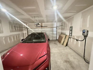Welcome to this beautifully maintained 5-bedroom, 3.5-bath home - photo 14