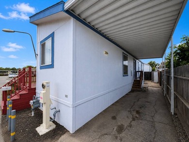 Now available in the family friendly community of Pepper Tree - photo 4