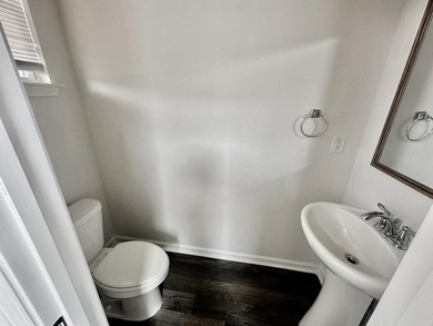 Welcome to this beautifully maintained 5-bedroom, 3.5-bath home - photo 15